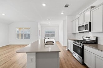 Building Photo - 215 Silver Springs Bend