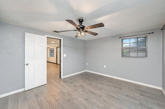 Building Photo - Updated home in Fort Walton Beach!