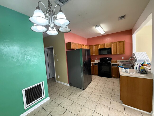 Building Photo - 2014 Midyette Rd