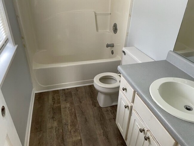 Building Photo - 12 Thomas Crossing Dr