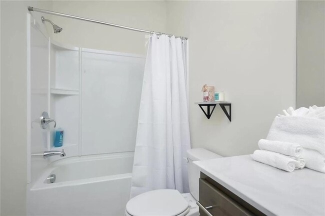 Building Photo - 2048 Holtz Ln