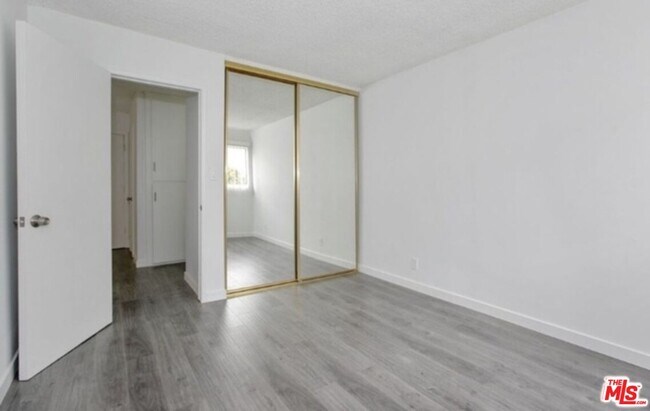 Building Photo - 855 Victor Ave