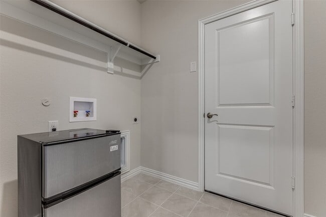 Building Photo - 5011 Bellhurst Dr