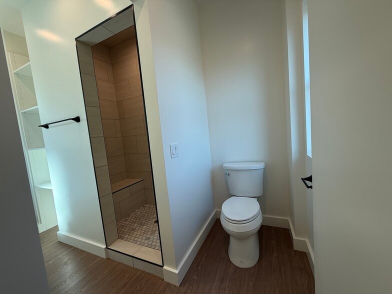 Master Bath - 1809 Lake St