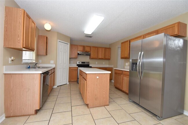 Building Photo - 27 Riverdale Ln