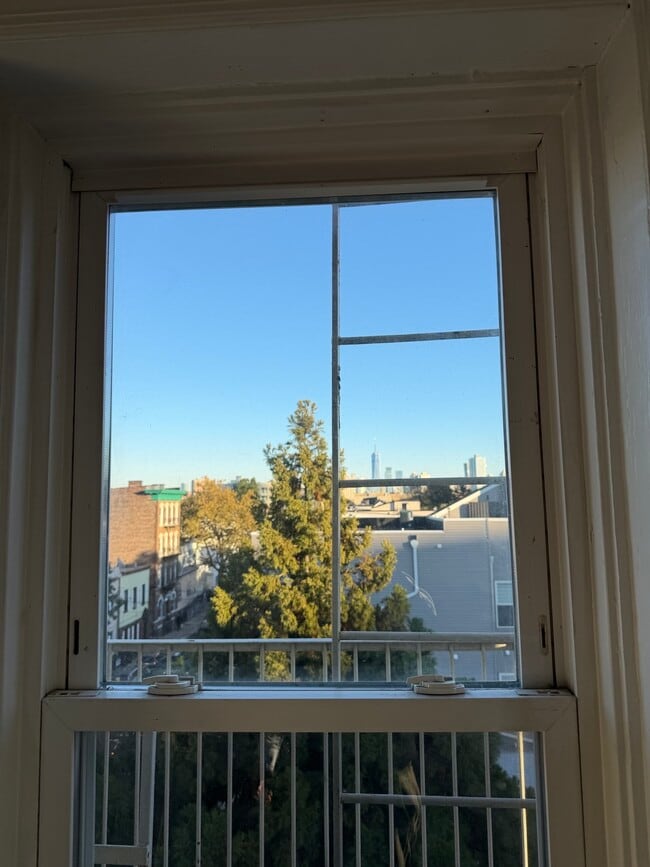 Building Photo - 187 Hopkins Ave