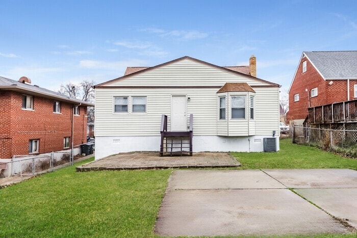 Building Photo - 5633 Green Acres Ct