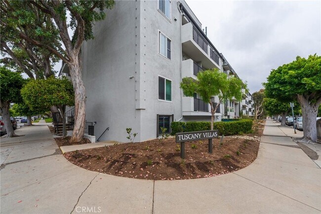 Building Photo - 8163 Redlands St