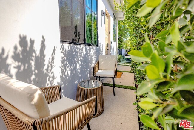 Building Photo - 4703 Saloma Ave