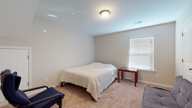 Building Photo - 160 Kirkwood Dr