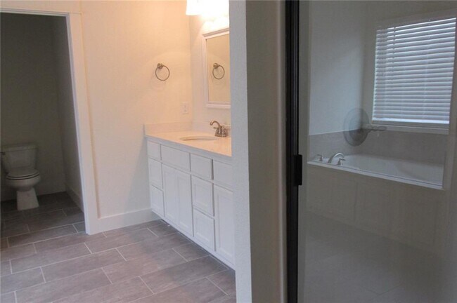 Building Photo - 1531 Abbey Ln