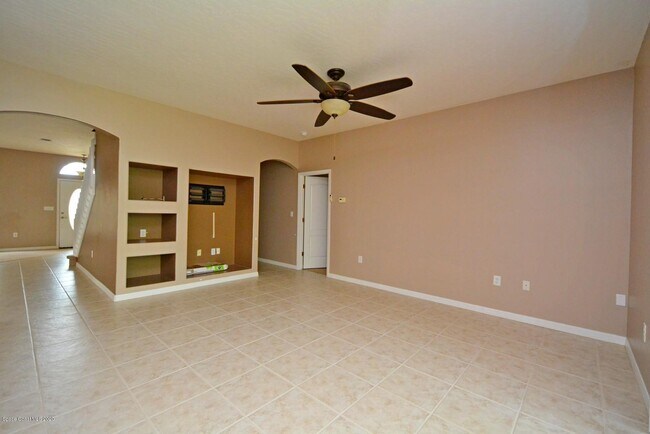Building Photo - 820 Glen Abbey Way