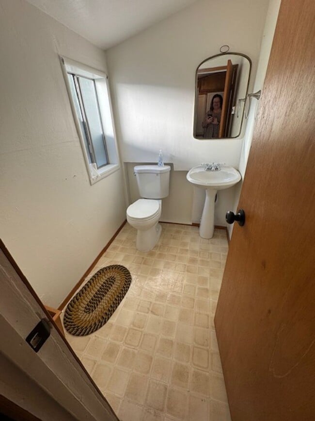 Building Photo - Charming spacious Evergreen farmhouse with large parking area