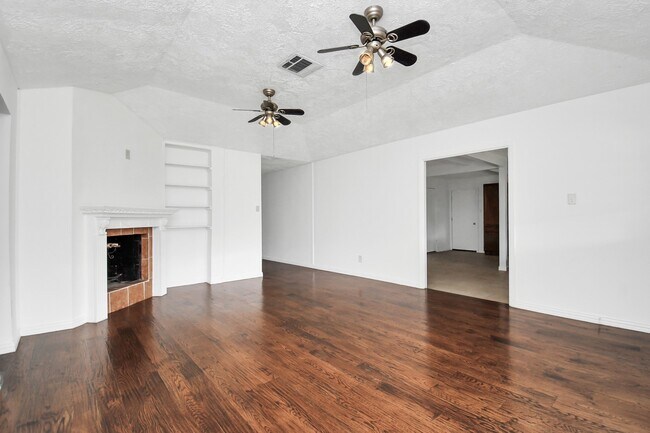 Building Photo - 10131 Kent Towne Ln