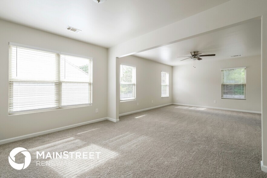 Building Photo - 207 Hollyhock Ln