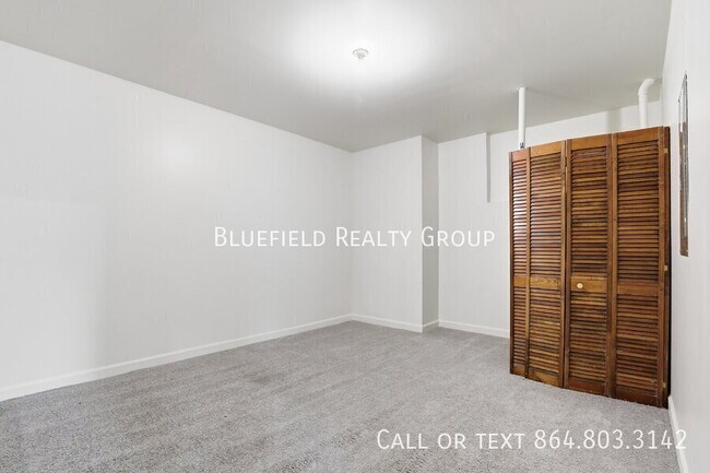 Building Photo - 227 Millen Dr