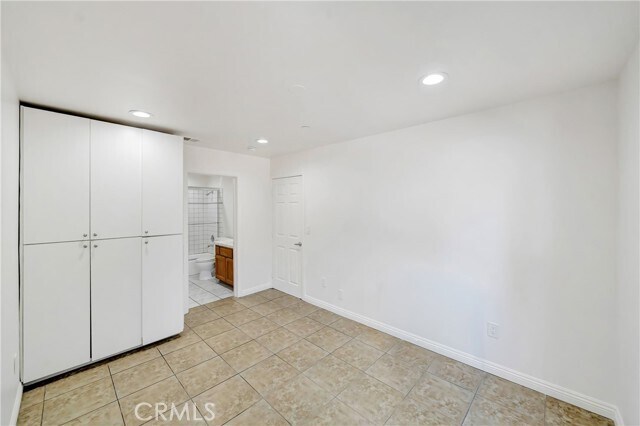 Building Photo - 10165 Petit Ave