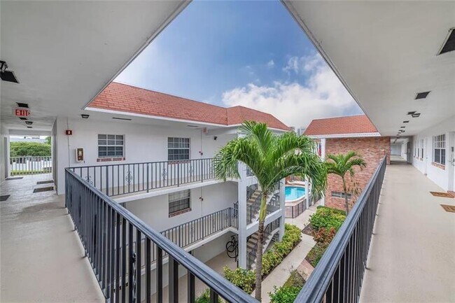 Building Photo - 2424 NE 9th St