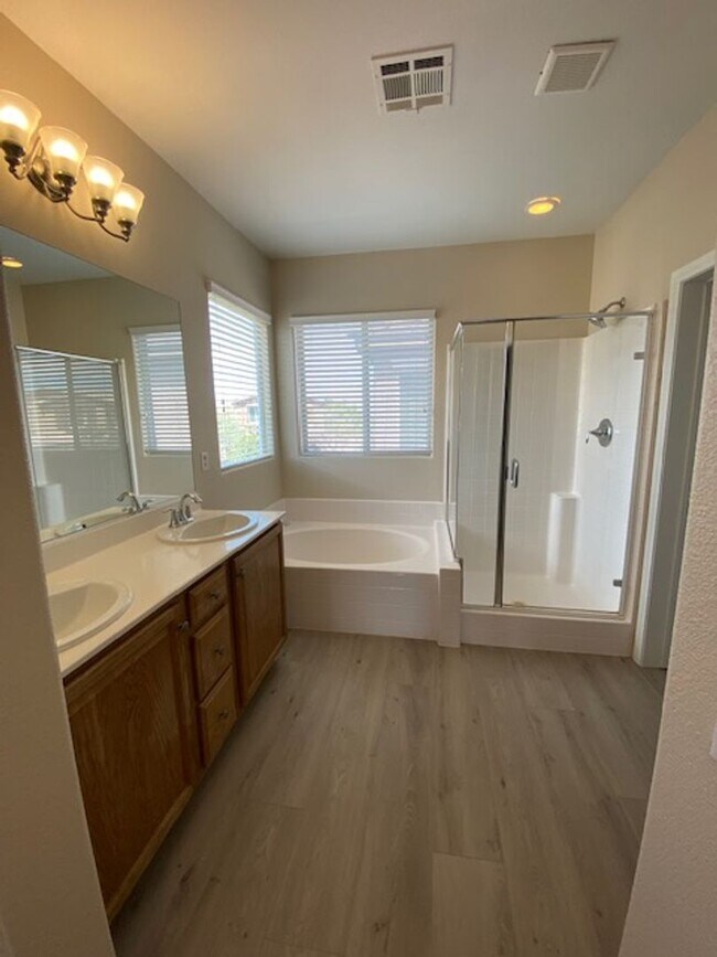 Building Photo - 3 bedroom home in Sky Ridge