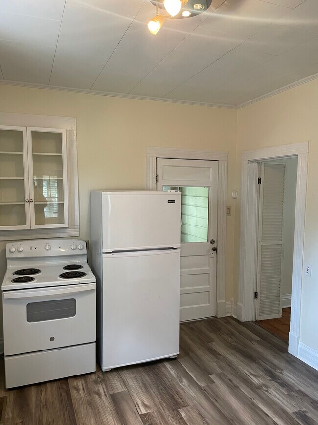 Building Photo - 1415 Pine Bluff St