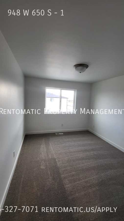 Building Photo - 948 W State Rd