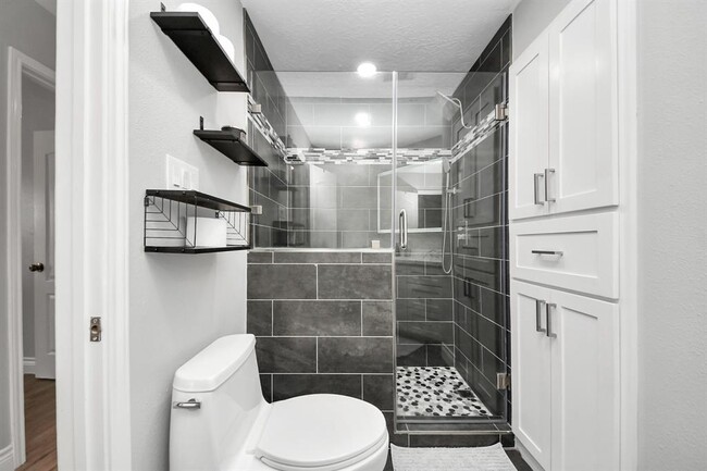 Building Photo - 2015 Dawn Crest Ct