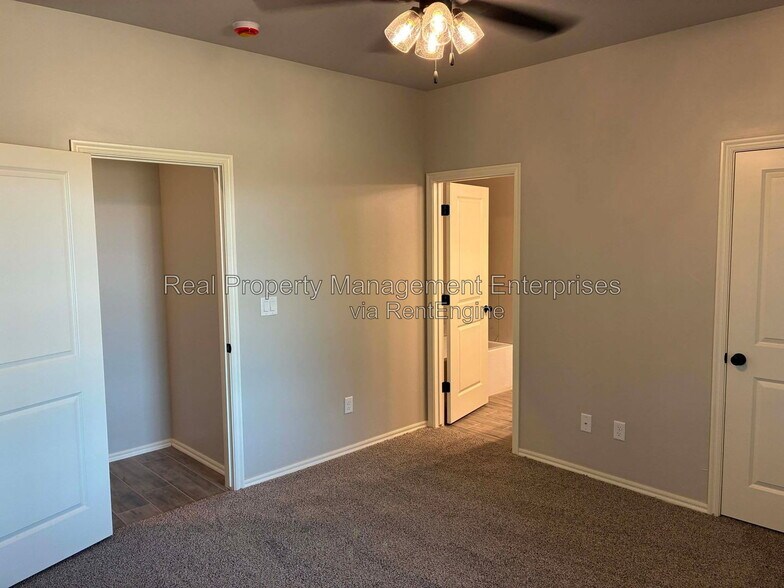 Building Photo - 2571 Gallant Fox Ter