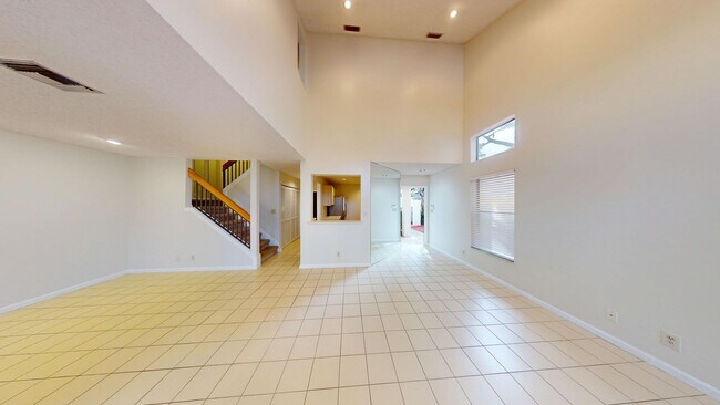 Building Photo - Spacious 3Bed/2.5Bath/Garage Home in Via Verde