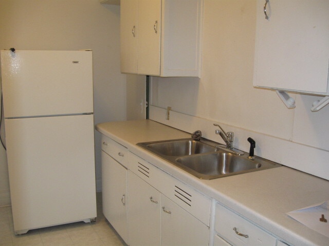 Building Photo - 700 E 4th St