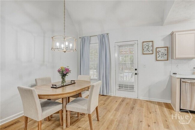 Building Photo - Beautiful 3BR/3BA Home with Private Pool in Commerce