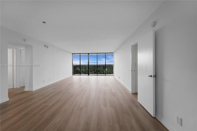 Building Photo - 780 NE 69th St