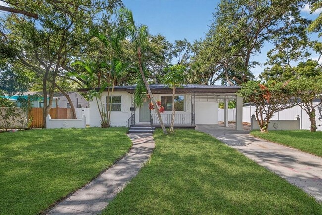 Building Photo - 2710 Boca Ciega Dr N