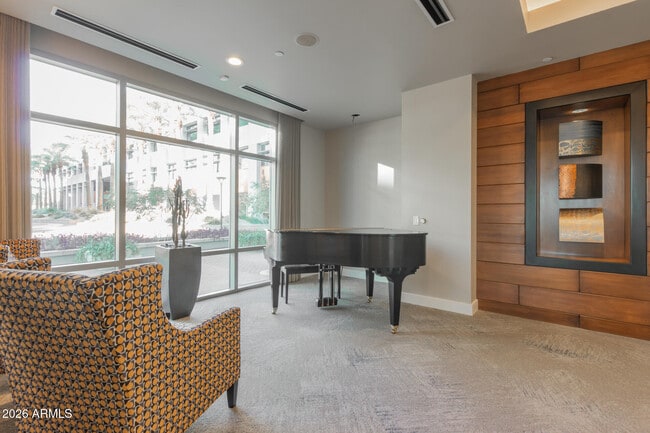 Building Photo - 2211 E Camelback Rd