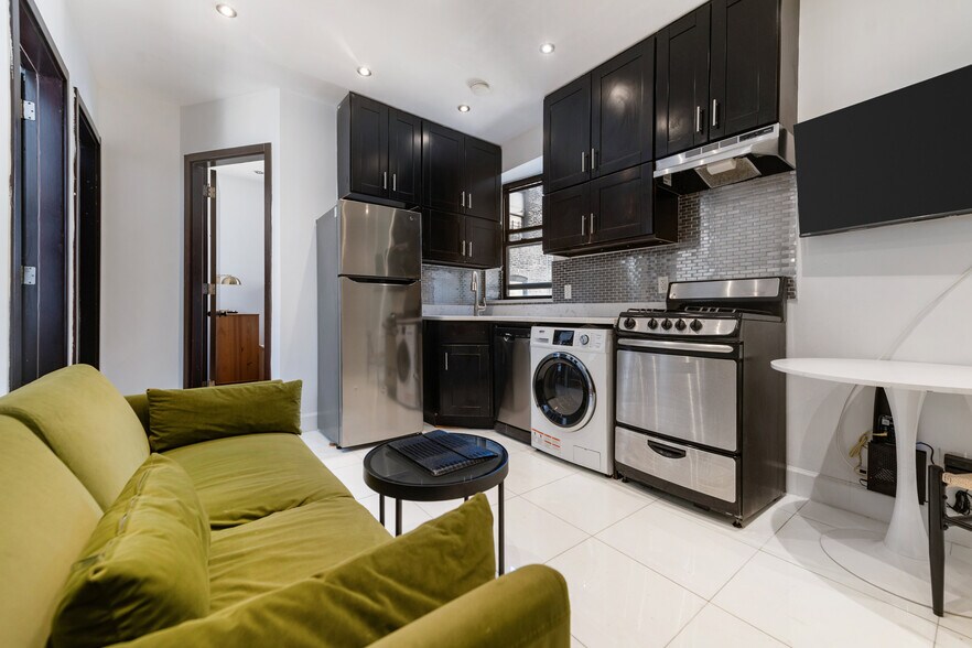 Building Photo - 4 W 108th St