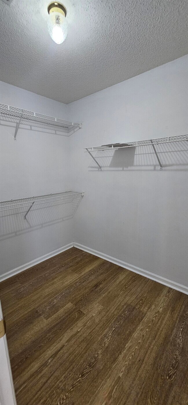 Building Photo - 2273 Huntingdon Dr