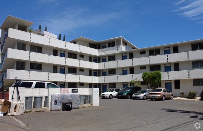 Building Photo - 2636 Maunawai Pl
