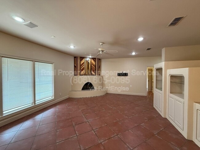 Building Photo - 2707 Regis St