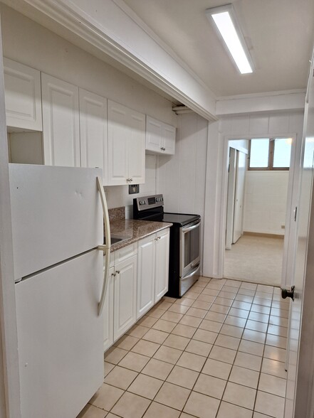 Building Photo - 1700 Makiki St