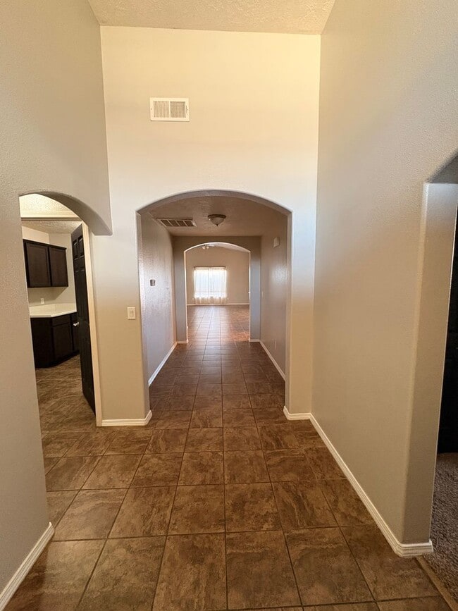 Building Photo - 4626 N Backstretch Rd