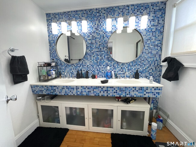 Building Photo - 272 St John St