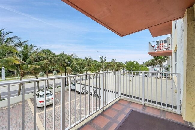Building Photo - 3000 E Sunrise Blvd