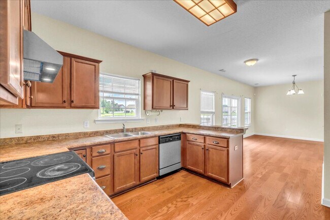 Building Photo - Spacious 4 Bed, 2.5 Bath in White Oak