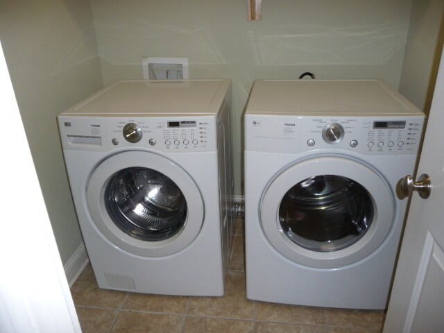 Building Photo - 407 E Hull St