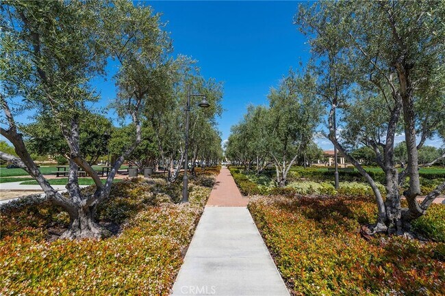 Building Photo - 64 Emerald Clover