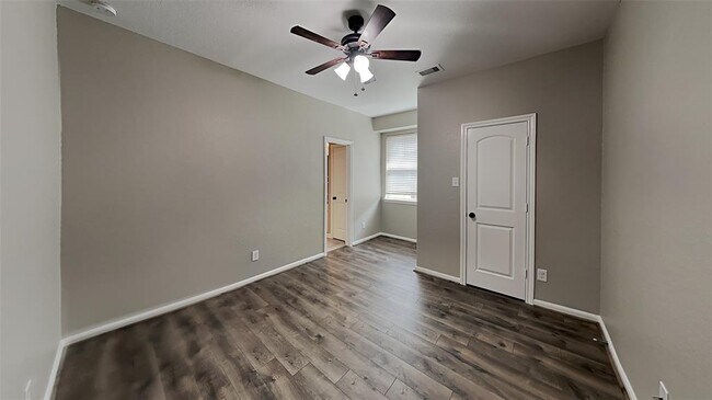 Building Photo - 118 Cheswood Forest Dr