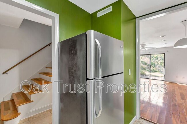 Building Photo - 309 St Charles Ct