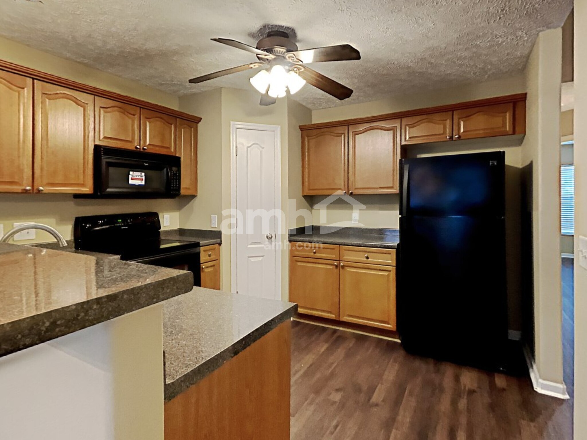 Building Photo - 1642 Zurich Dr