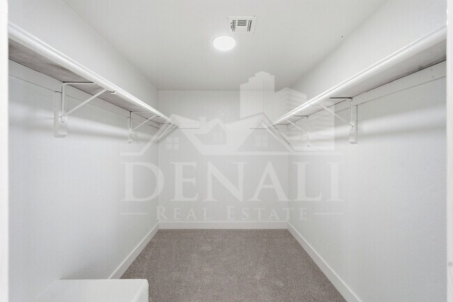 Building Photo - 10643 N Indian Wells Dr