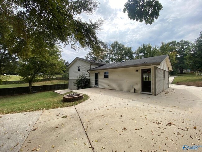 Building Photo - 237 Schrimsher Rd