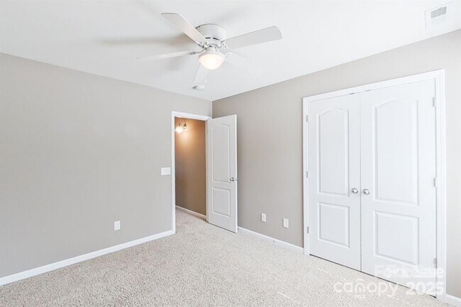 Building Photo - 149 Glade Vly Ave